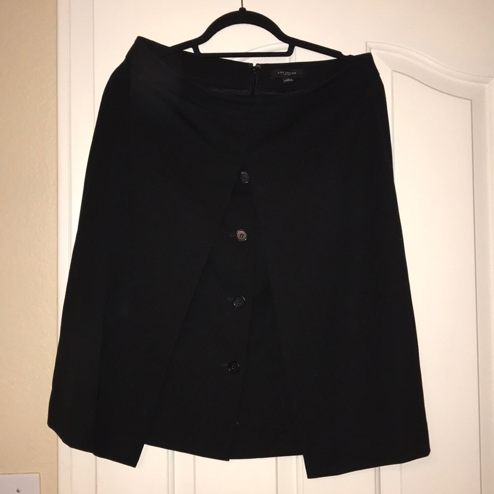 Black skirt with button details in front